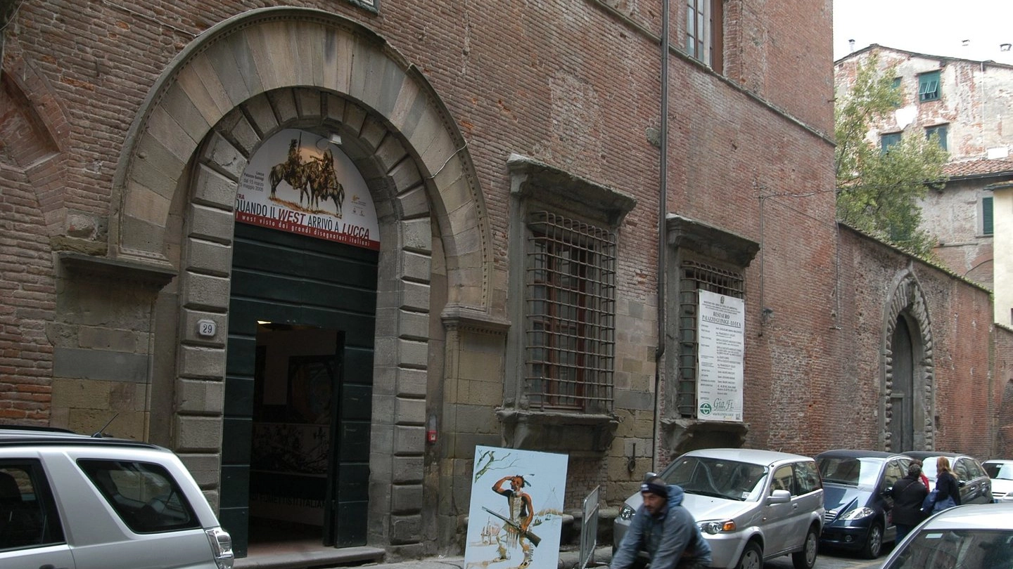 L'esterno di Palazzo Guinigi a Lucca (Alcide)