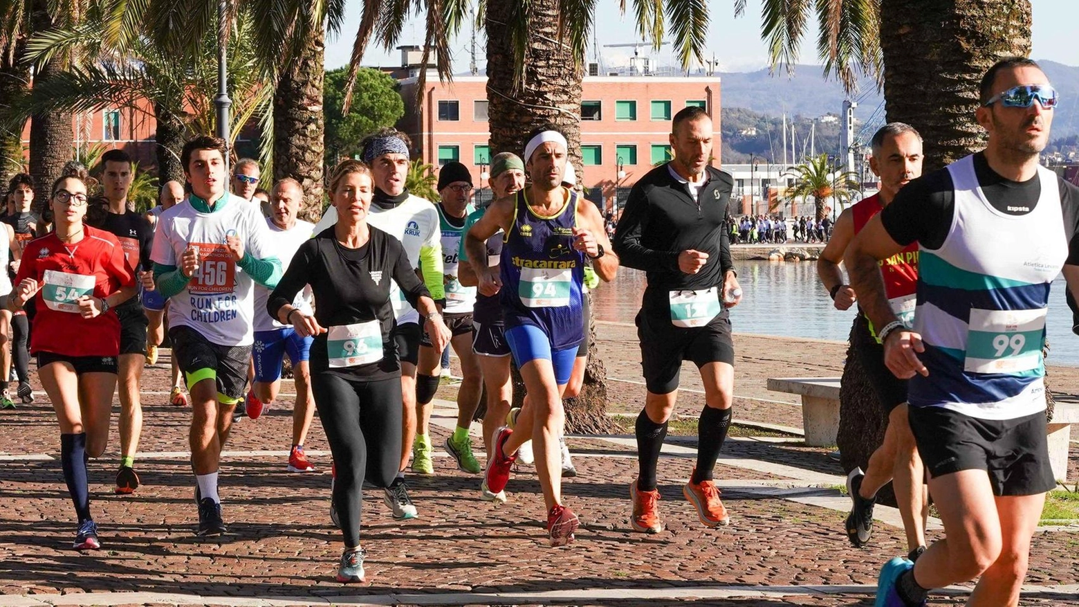 La ’5 chilometri’ organizzata da La Spezia Marathon Dlf, starter d’eccezione l’assessore Frascatore. Vittoria di Angelini davanti ad Arena nella graduatoria generale. Le classifiche di tutte le categorie. .