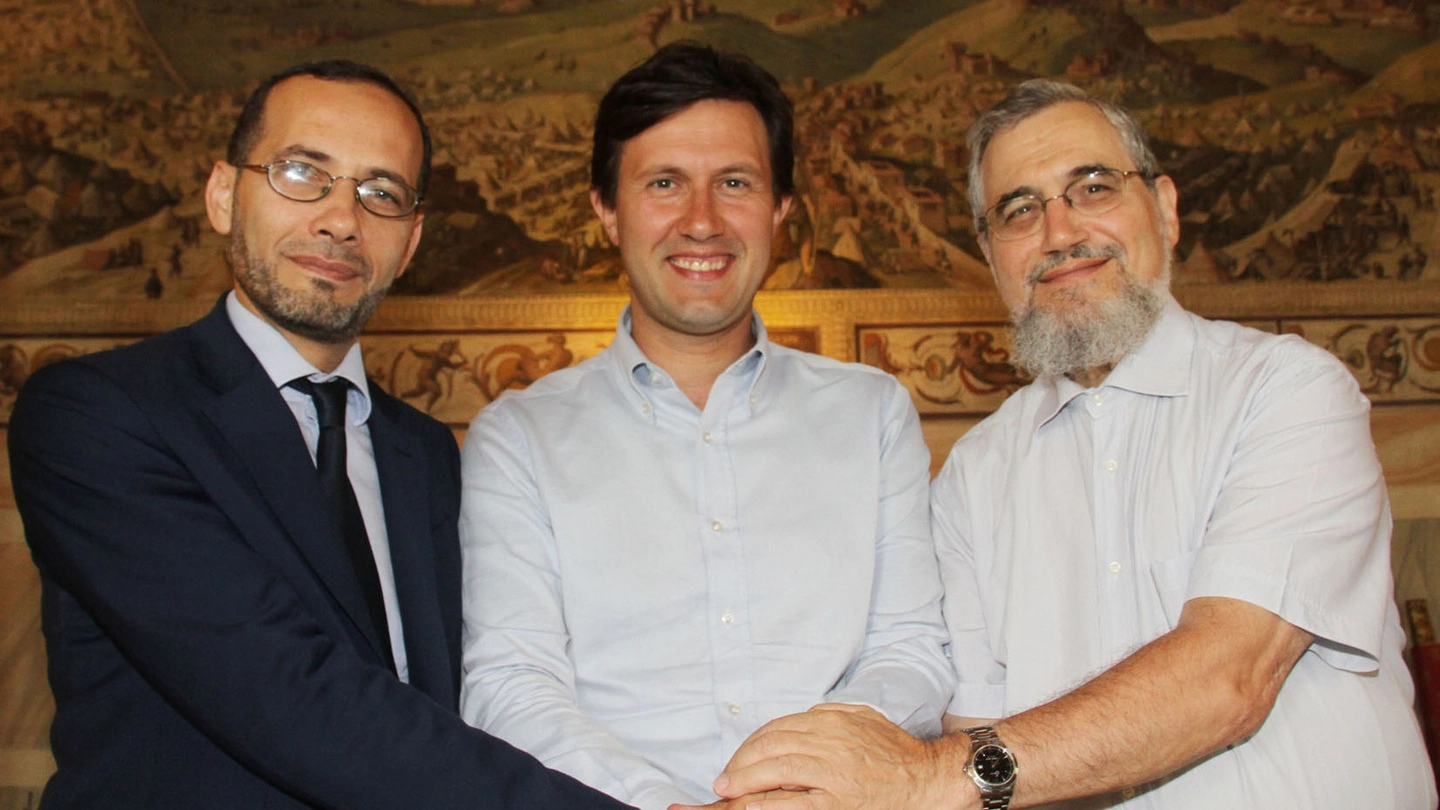 Il sindaco Dario Nardella con il rabbino Levi (a destra)  e l’imam di Firenze e presidente nazionale dell’Ucoii, Izzedin Elzir