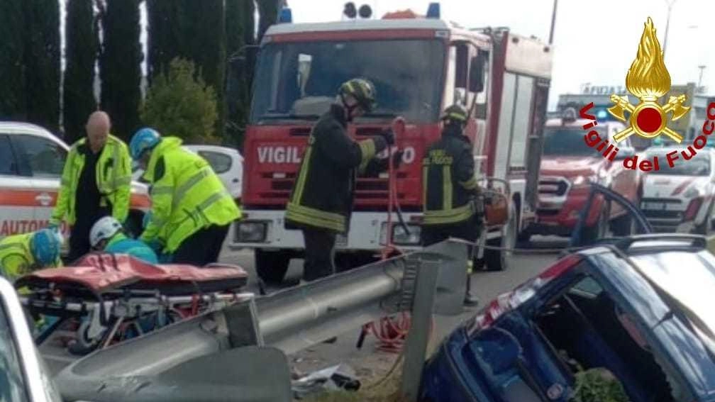 Gravi due anziane finite nel fosso con l’auto dopo lo scontro sulla 439 Gravi due anziane finite nel fosso con l’auto dopo lo scontro sulla 439