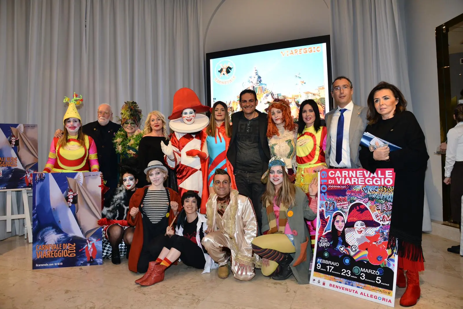 Carnevale di Viareggio, presentato il manifesto d'autore. Premio Ondina a Carla Fracci