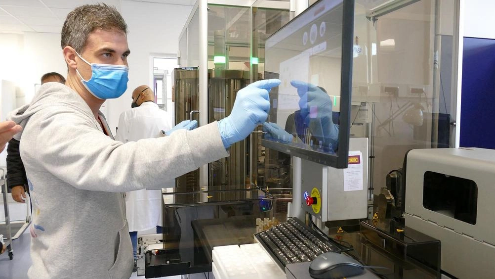Virus, scattano le prime risposte Doppia vaccinazione da ottobre Ospedali, appello sulle mascherine Virus, scattano le prime risposte Doppia vaccinazione da ottobre Ospedali, appello sulle mascherine