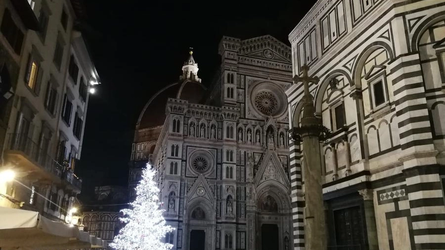 L'albero di Natale in piazza Duomo a Firenze