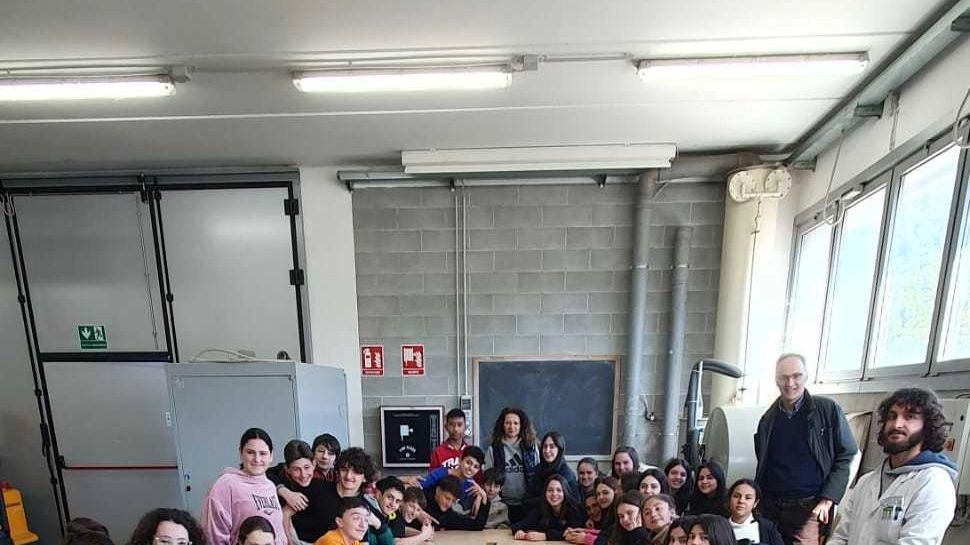’Amici per la pelle’ Gli studenti in conceria ’Amici per la pelle’ Gli studenti in conceria