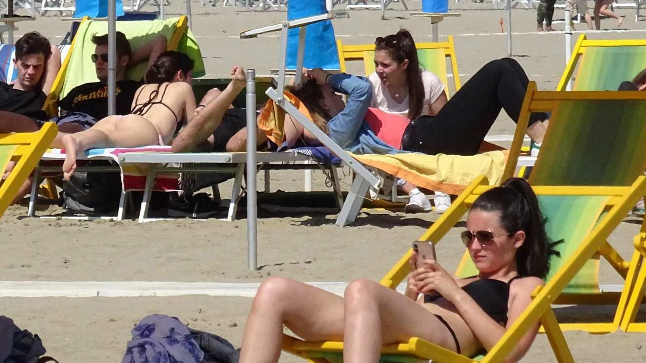In Versilia si iniziano a vedere i primi bagnanti, nonostante un maggio instabile In Versilia si iniziano a vedere i primi bagnanti, nonostante un maggio instabile