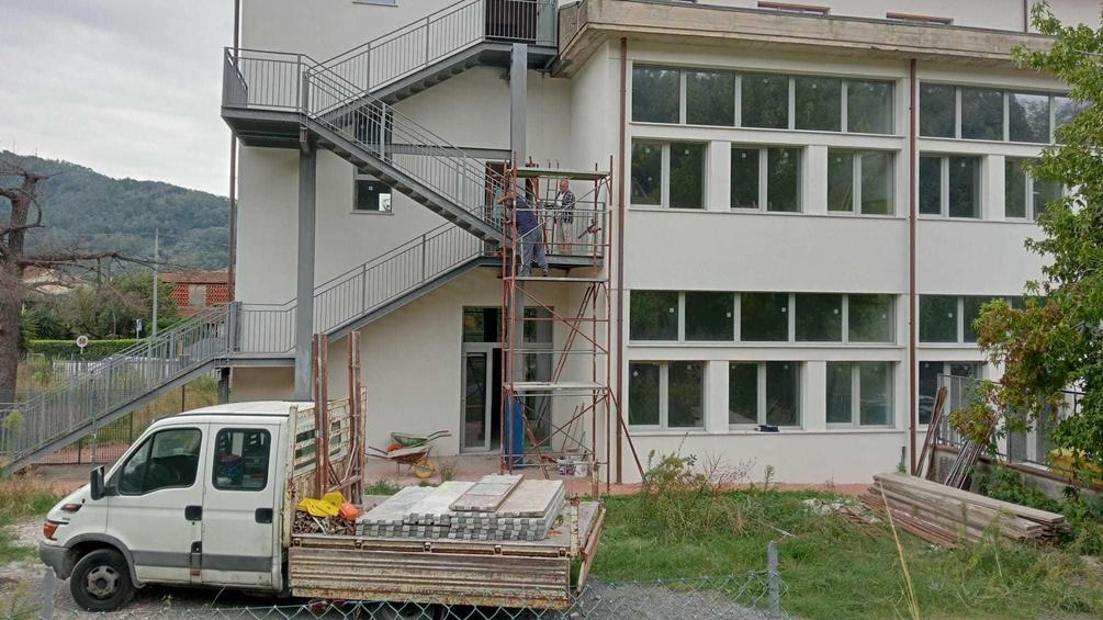 Scuola di Quiesa. Via agli ultimi lavori Scuola di Quiesa. Via agli ultimi lavori