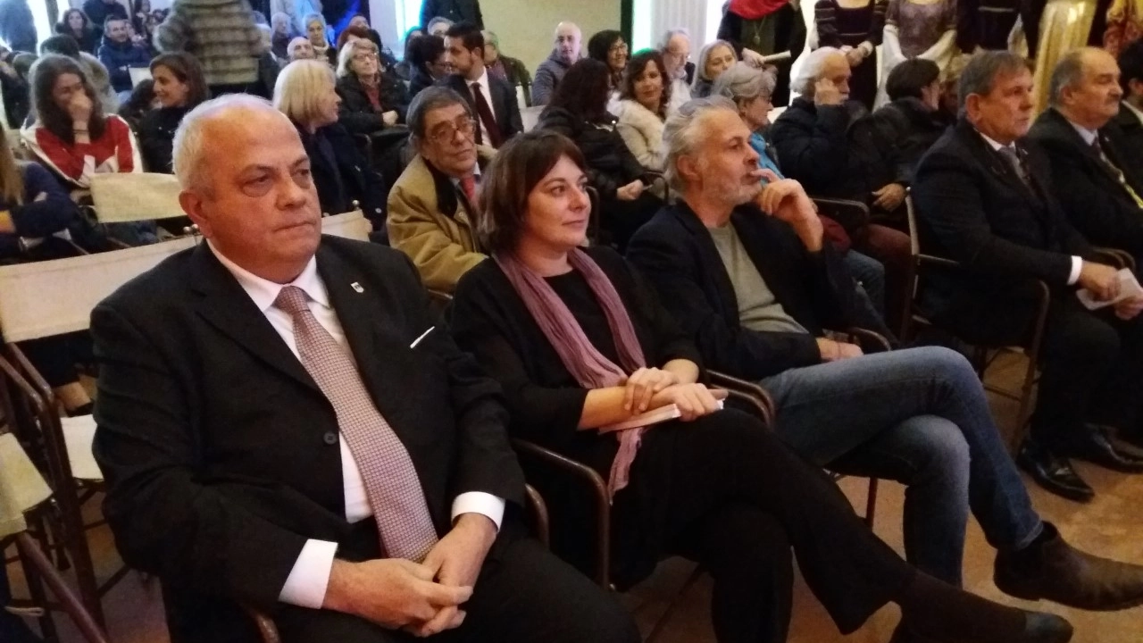Cecilia Sarti Strada al centro della foto, accanto al sindaco Mauro Cornioli