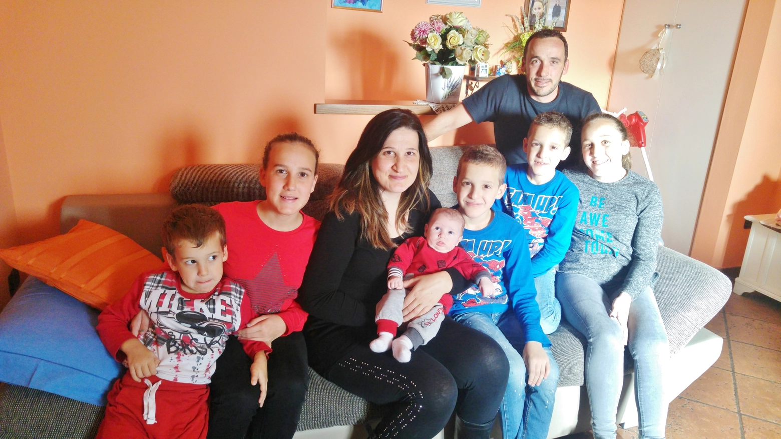 Eleonora e Diego con i loro sei bambini