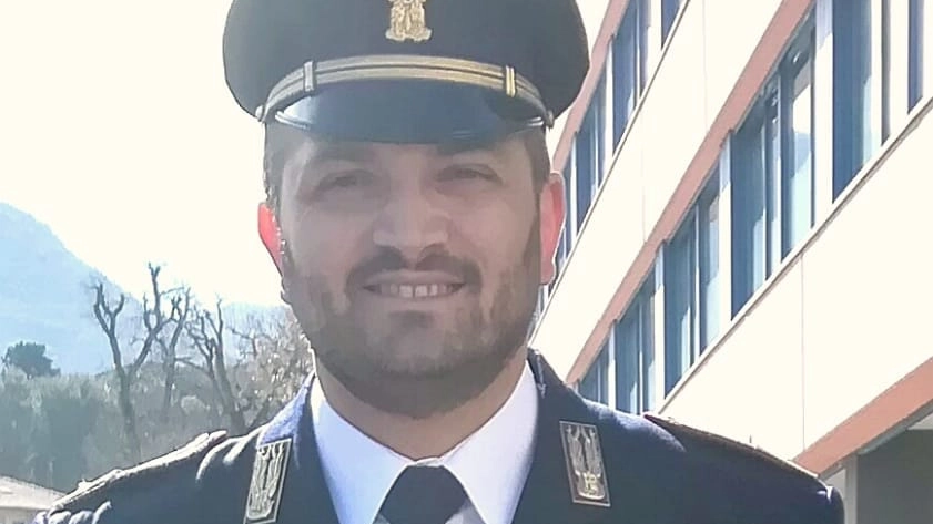 Paolo, poliziotto eroe: ha salvato due persone in mare