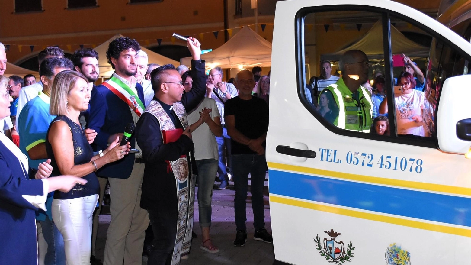 Festa grande per il nuovo pulmino La solidarietà colpisce nel segno E la Misericordia torna a sorridere Festa grande per il nuovo pulmino La solidarietà colpisce nel segno E la Misericordia torna a sorridere