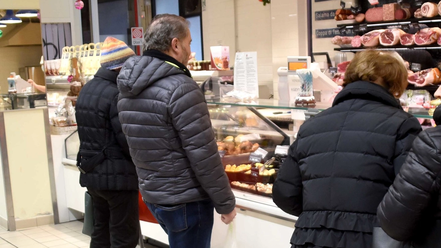 I reparti di alimentari dei supermercati sono nel mirino dei ladri (foto di archivio)