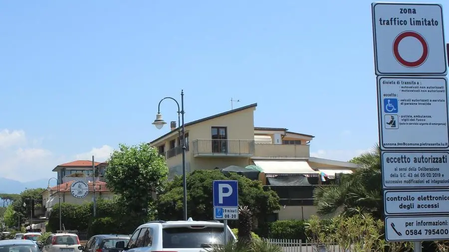 A Focette arrivano altri due varchi Ztl A Focette arrivano altri due varchi Ztl