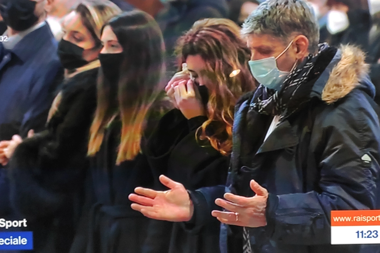 Rossano, fratello di Paolo Rossi, durante il funerale