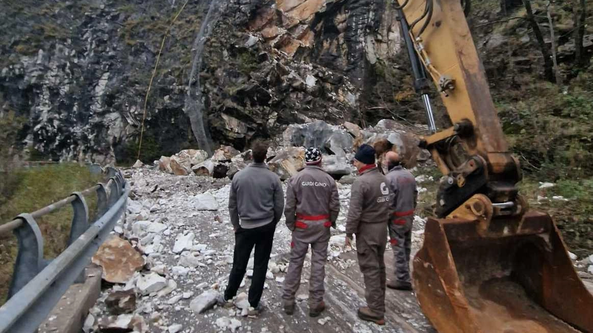 Arni, incognita riapertura della via. Necessaria una terza esplosione Arni, incognita riapertura della via. Necessaria una terza esplosione