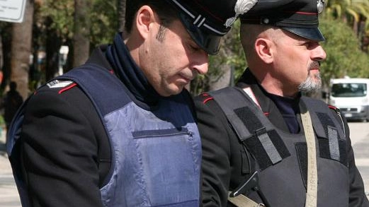 Stalker "recidivo" perseguita l’ex Danneggia auto e le incendia casa Stalker "recidivo" perseguita l’ex Danneggia auto e le incendia casa