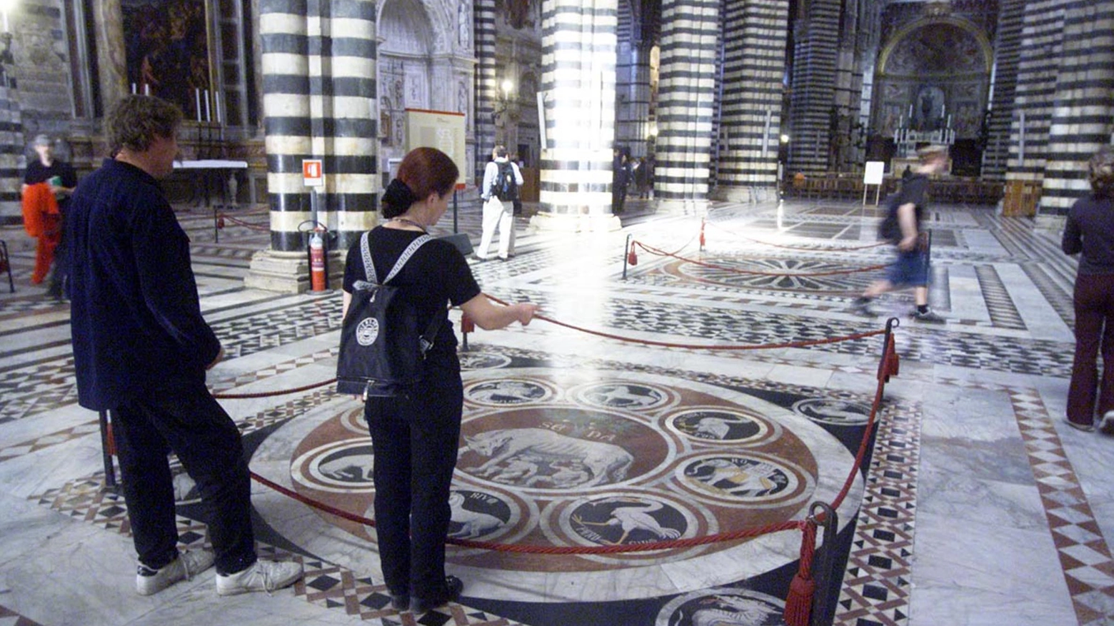 I turisti all'interno del Duomo