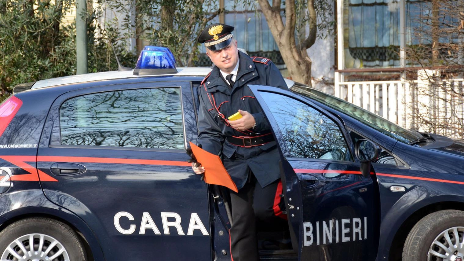 Assiste al furto al supermercato  Blitz del carabiniere fuori servizio