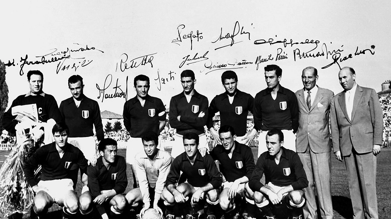 La Fiorentina con lo scudetto conquistato nel 1955-56