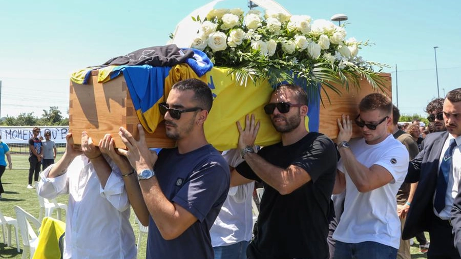 Il funerale di Lorenzo de Luca (foto Germogli)