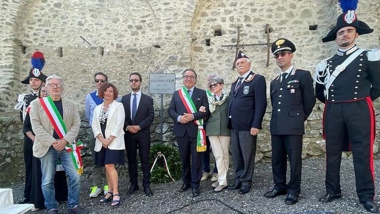 Il Largo intitolato al brigadiere Volpi a Mulazzo: EMOZIONI NEL PAESE DI POZZO
Il Largo intitolato al brigadiere Volpi a Mulazzo: EMOZIONI NEL PAESE DI POZZO