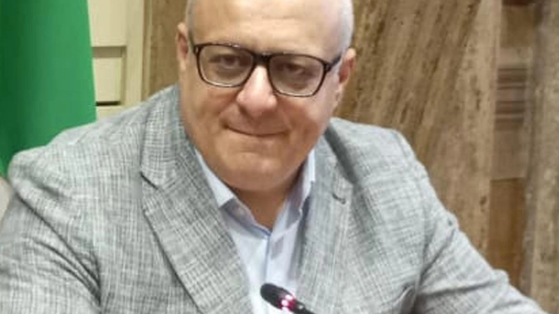 Incompatibilità, tutto da vedere Corridore: "C’è un iter da seguire, se serve la Ternana sarà venduta" Incompatibilità, tutto da vedere Corridore: "C’è un iter da seguire, se serve la Ternana sarà venduta"
