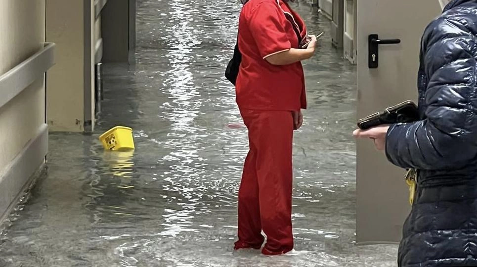 Ospedale, in funzione tre ascensori su dieci