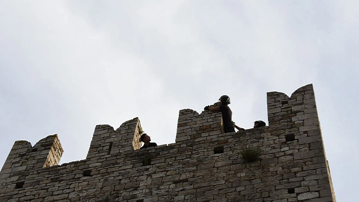 I vigili del fuoco al Castello (foto Piero Giacomelli/Regalami un sorriso onlus)