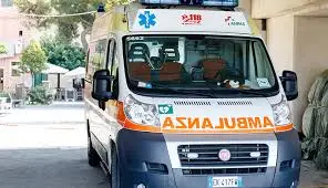 Castellina in Chianti, auto si ribalta: tre feriti
