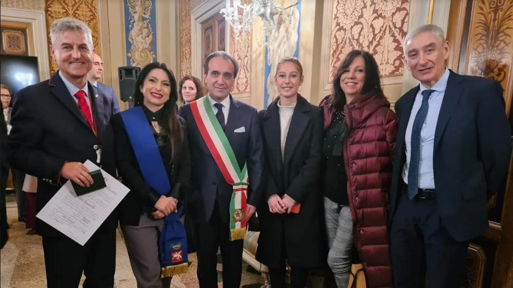 A consegnare le onorificenze il prefetto Gradone, in concomitanza con le celebrazioni del centenario. "Bello avere passione per la propria professione".
