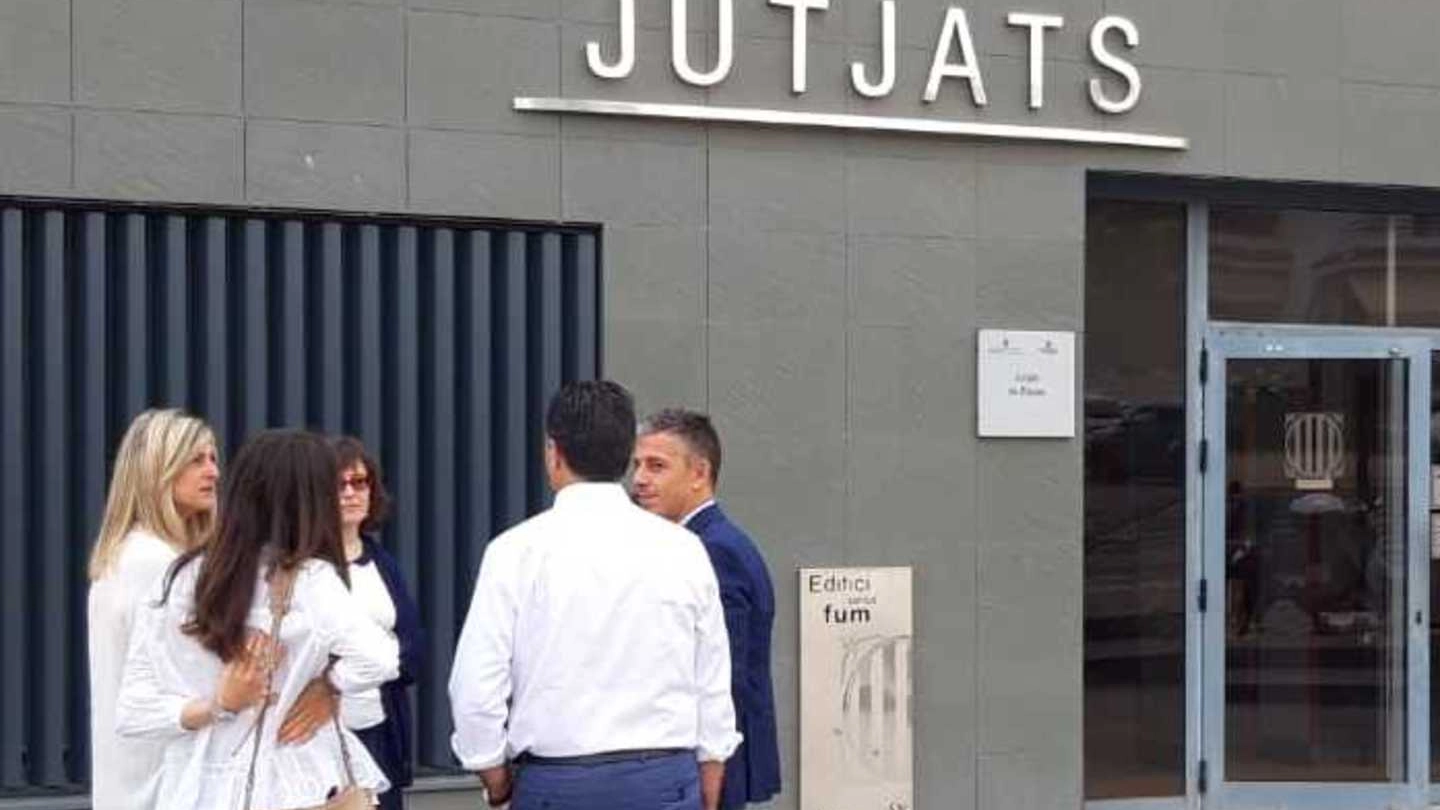 I familiari di Ciatti ieri davanti al palazzo di giustizia spagnolo