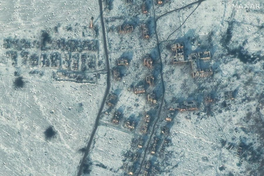 Immagini satellitari della Maxar Technologies mostrano la distruzione a Soledar (Ansa)