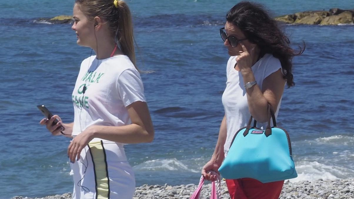 Spiaggia attrezzata  C’è l’ok al box servizi  Il Comune fa pace  con il Tramontana