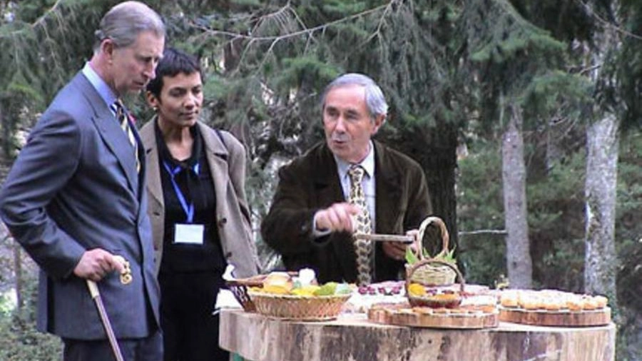 Carlo, l’allora principe di Galles, nella foresta di Vallombrosa: è il 5 novembre del 2002