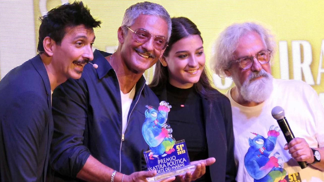 Il premio satira politica a Fiorello: "Peccato, mi son perso il derby..."