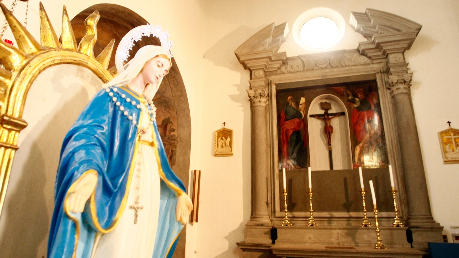 Riposizionata la pala del Pontormo nella chiesa di San Michele