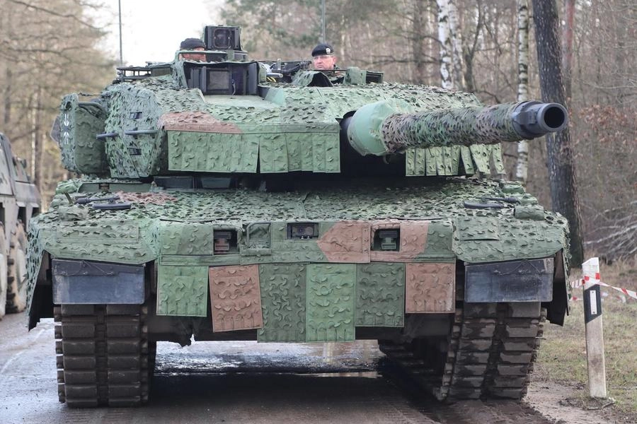 Un carro armato Leopard 2 (Ansa)