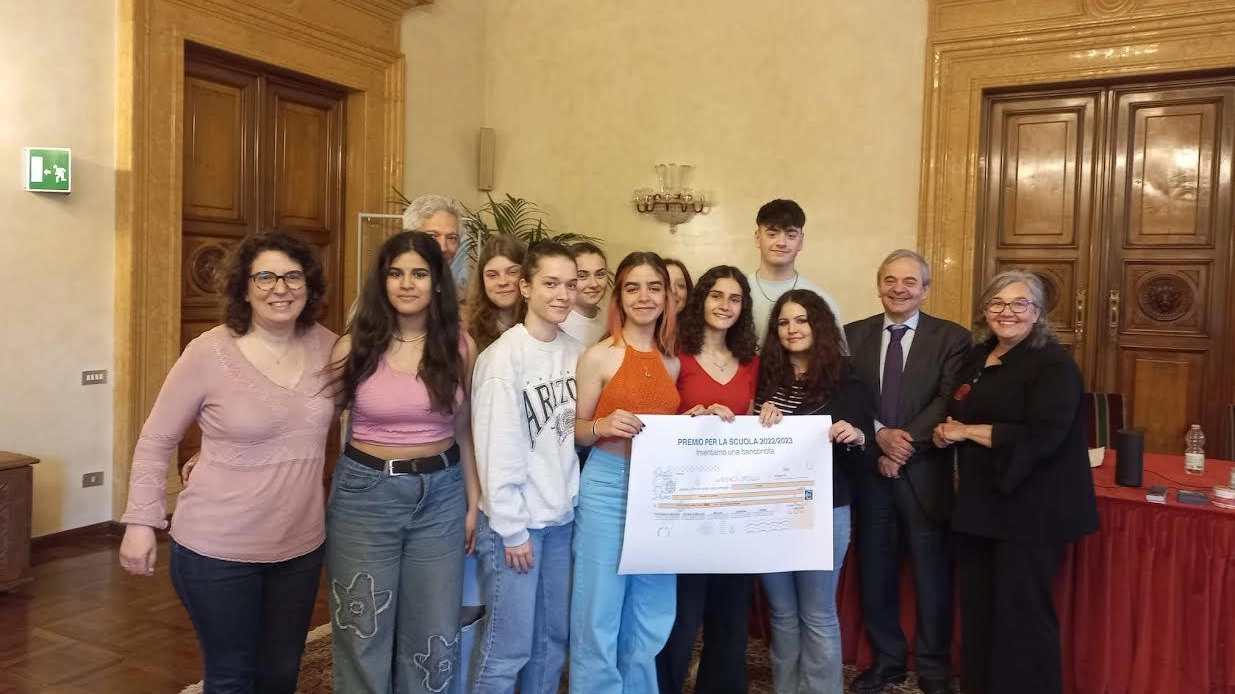 Progetto ’Inventiamo una banconota’ Bankitalia premia i ragazzi del ’Piccolomini’ Progetto ’Inventiamo una banconota’ Bankitalia premia i ragazzi del ’Piccolomini’