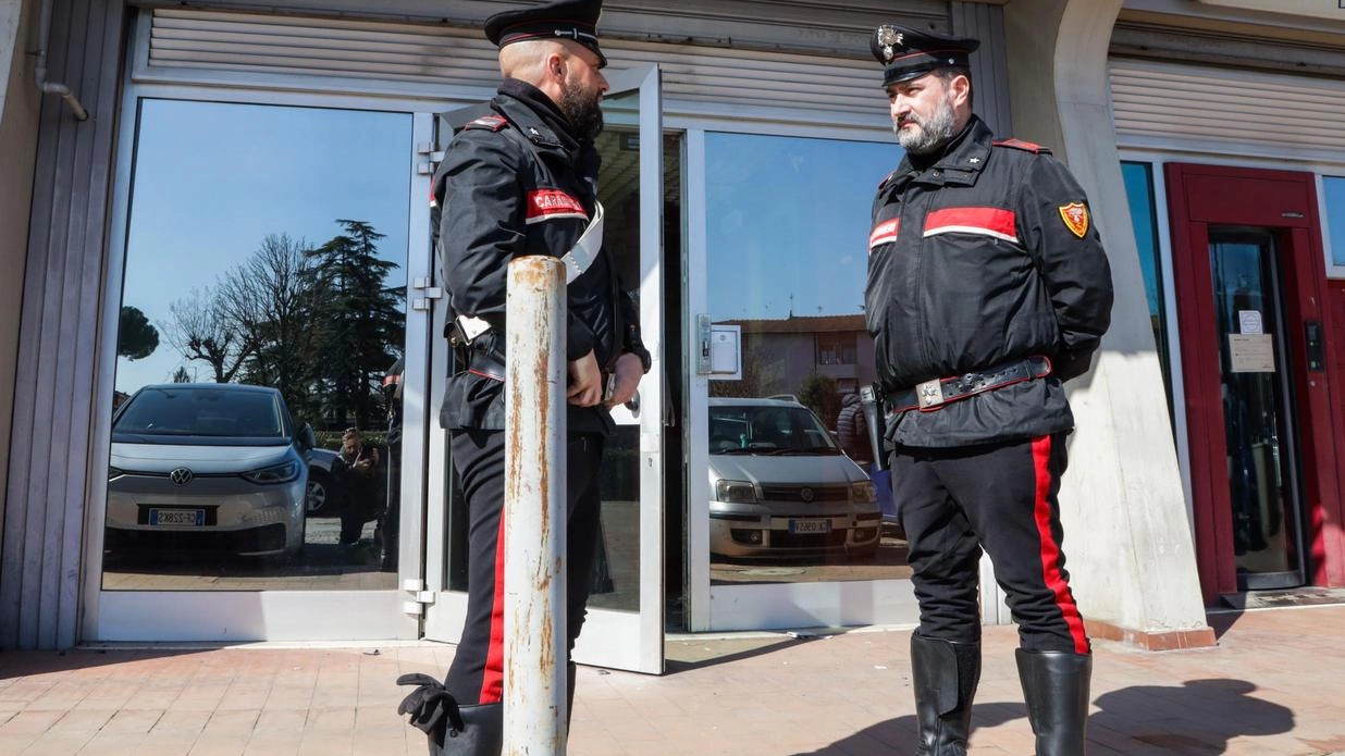 Strade sicure e avvio delle scuole Controlli e lezioni dei carabinieri Più attenzione ai nuovi conducenti Strade sicure e avvio delle scuole Controlli e lezioni dei carabinieri Più attenzione ai nuovi conducenti