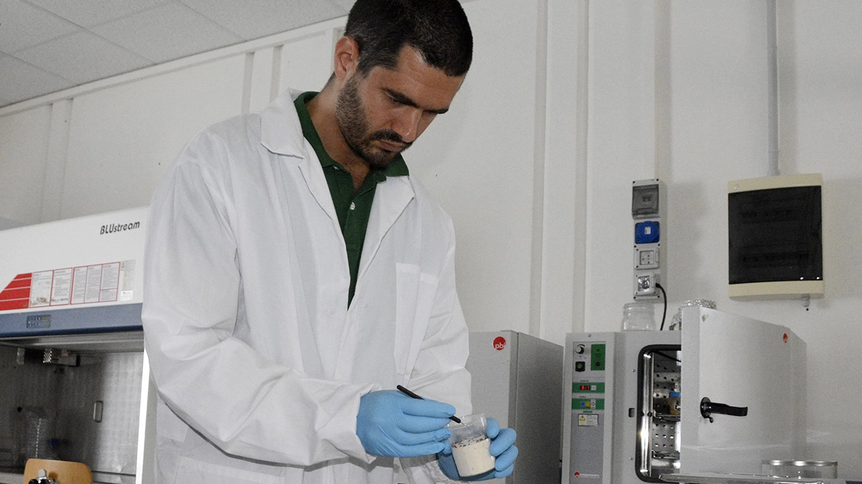 innovativo processo per la conservazione dei cereali sperimentato in laboratorio (Foto Aprili)