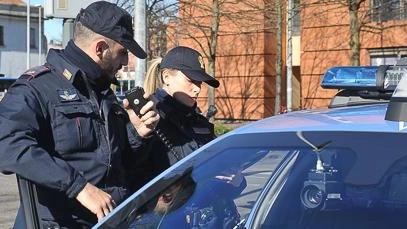 Maxi-rapina, terrore in banca . Sequestrati clienti e dipendenti. Portati via oltre 40mila euro Maxi-rapina, terrore in banca . Sequestrati clienti e dipendenti. Portati via oltre 40mila euro