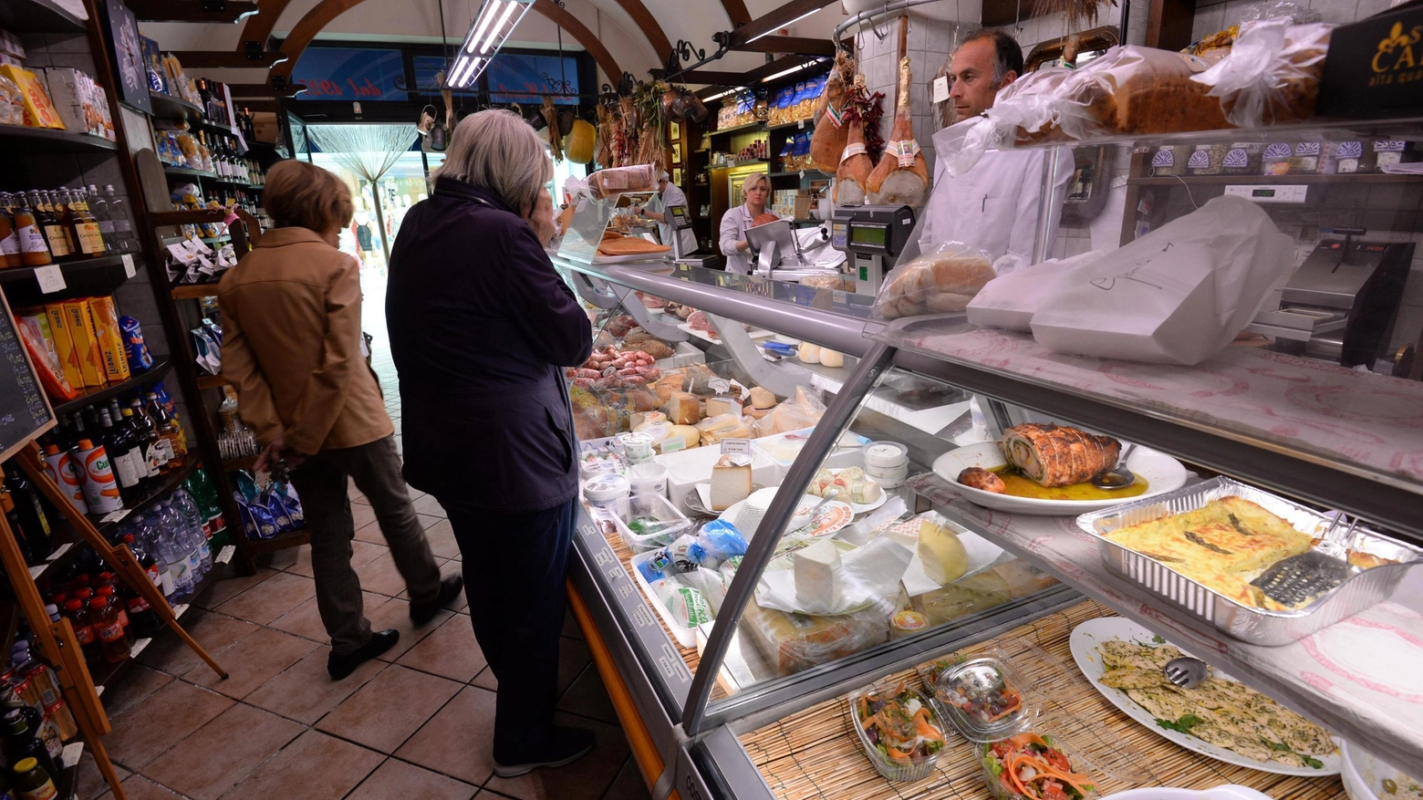 Paesi a corto di negozi  "Apri, ti paghiamo l’affitto"