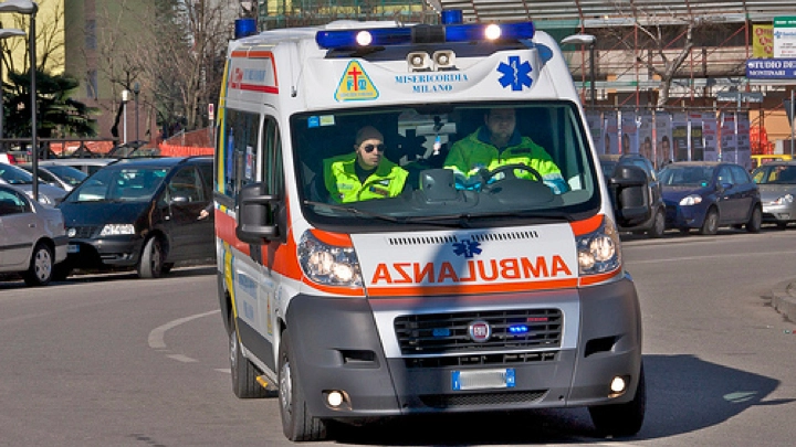 Un'ambulanza (foto di repertorio) Un'ambulanza (foto di repertorio)