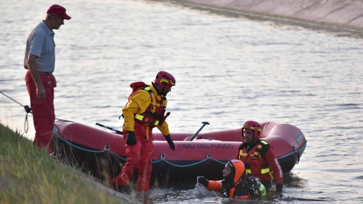 Tragedia durante la vacanza, turista morto nel lago: ritrovamento all'alba
