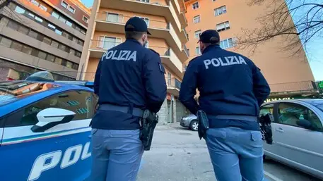 Indagini della polizia (Foto Ansa) Indagini della polizia (Foto Ansa)