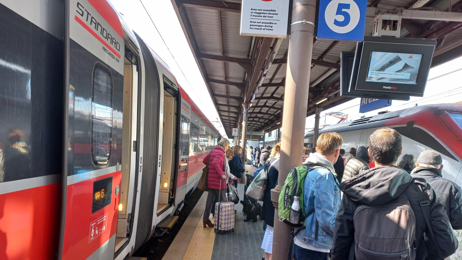 Muore in treno strozzato da boccone Dramma in gita scolastica a 19 anni Muore in treno strozzato da boccone Dramma in gita scolastica a 19 anni