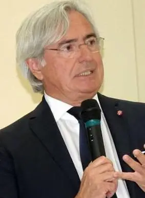 Concessioni balneari, scambio di accuse tra Buratti e Mallegni