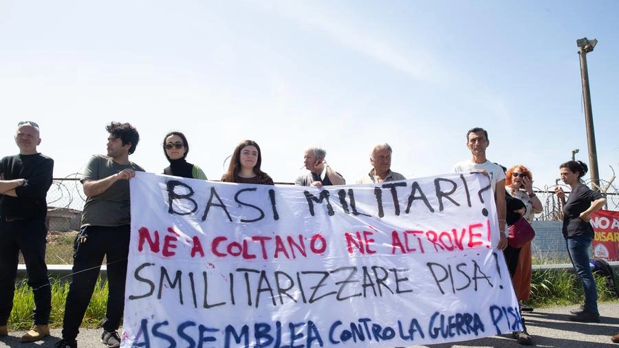 Manifestazione pacifista a Coltano