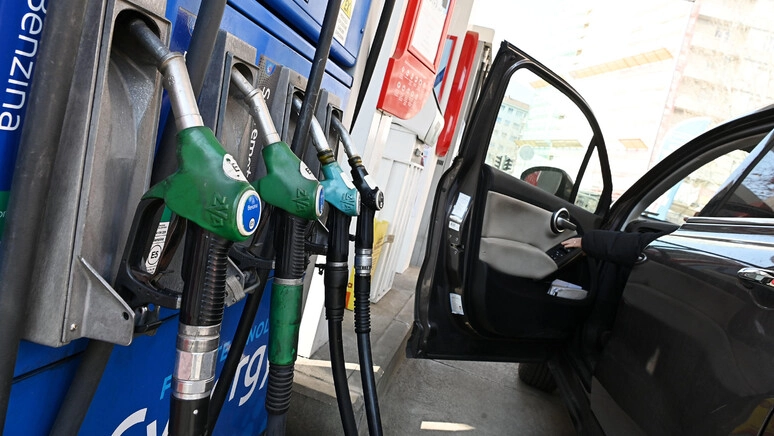 In occasione dell’esodo estivo i rincari dei carburanti proseguono senza sosta. Gasolio self fino a 1,917 euro