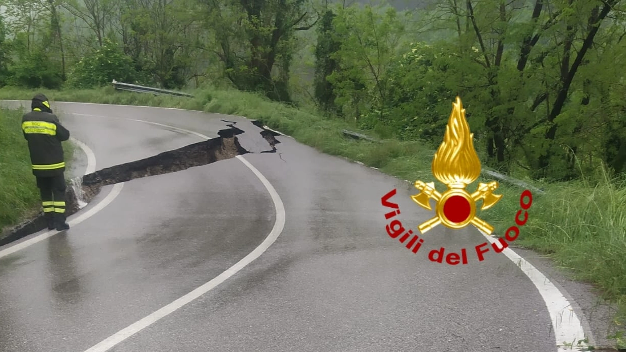 La strada crollata nella zona di  Marradi