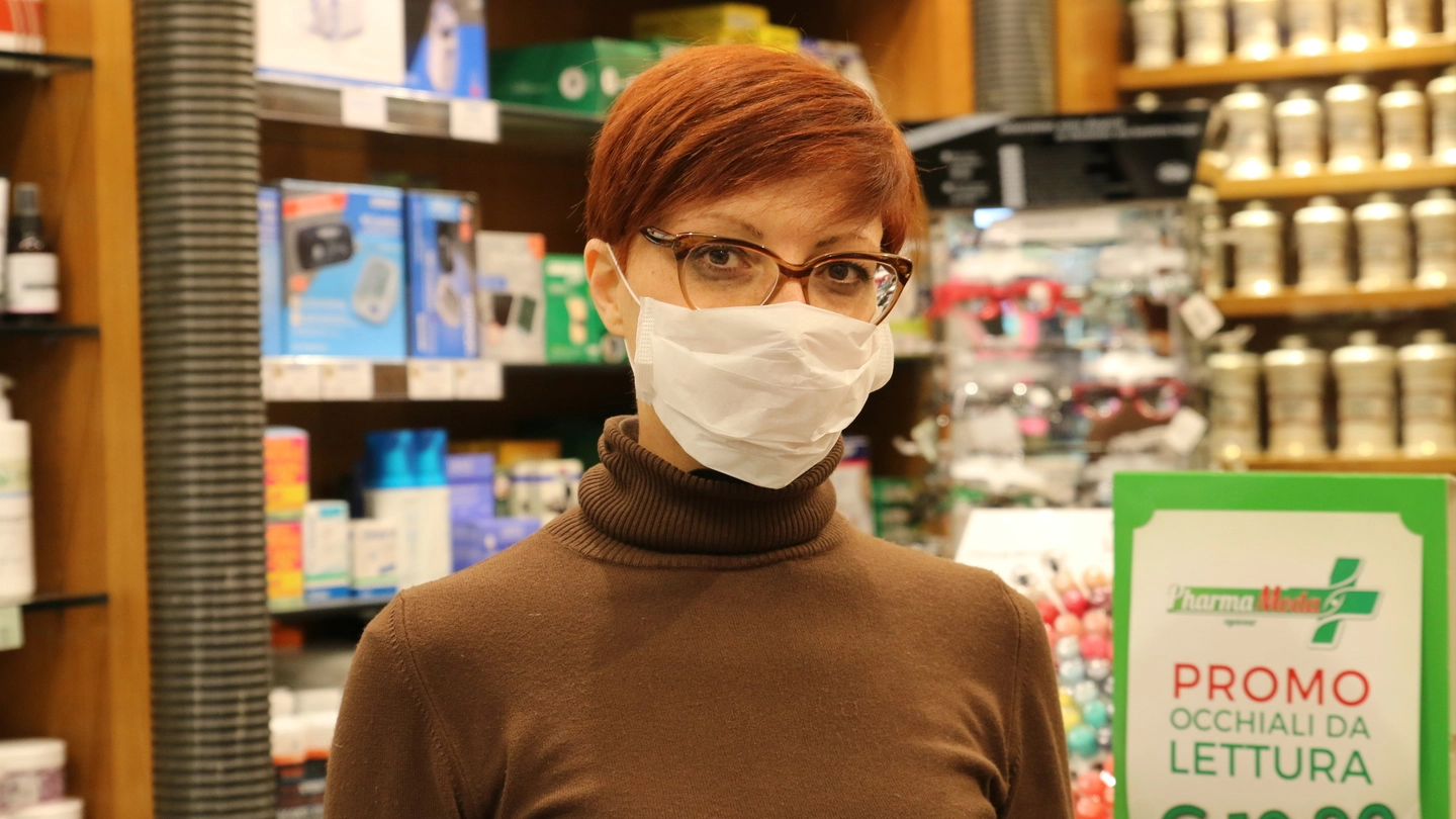 Assalto alle farmacie per le mascherine (foto Valtriani)